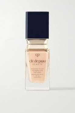 Hot Sale 😀 CLÉ DE PEAU BEAUTÉ Radiant Fluid Natural Foundation SPF25 - O10, 35ml 🎉